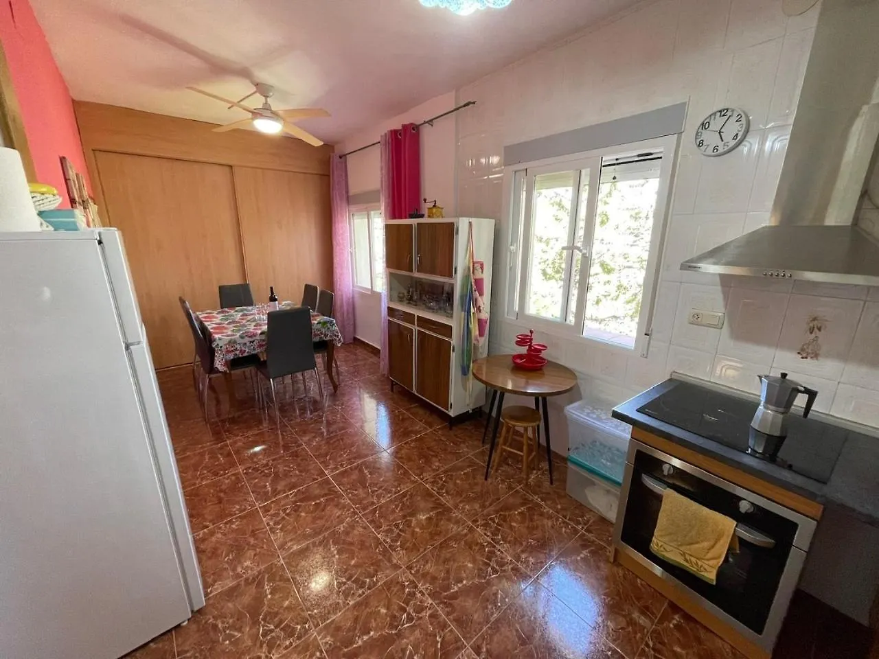 Casa Amplia En El Casco Antiguo De Castril Villa