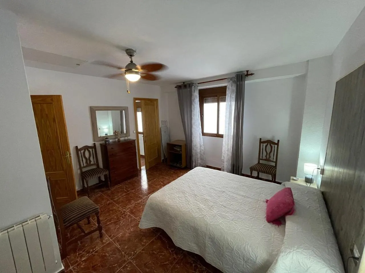 Casa Amplia En El Casco Antiguo De Castril Villa